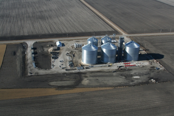 Aerial photo of GEC elevator complex outside Clarion.