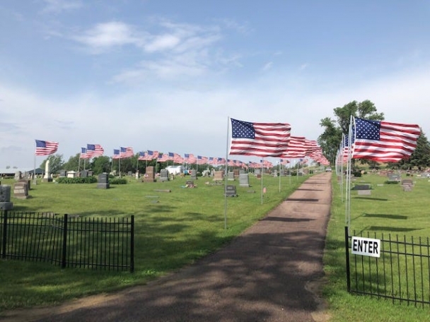  An Iowa cemetery decorated for Memorial Day. (Photo by Cheryl Tevis)